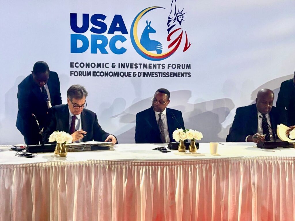 U.S. energy investor HYDRO-LINK and the Government of the Democratic Republic of the Congo signed a Memorandum of Understanding to build a 1,150-kilometer long (720 miles), $1.5 billion electricity transmission line between Angola and the DRC.